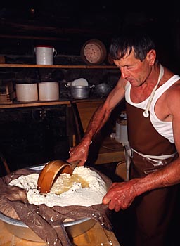 Käserei im Berner Oberland / Bonbon-Herstellung in Istanbul