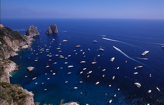 Faraglioni-Felsen auf Capri, Italien